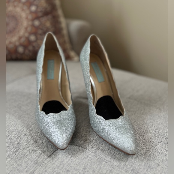 Betsey Johnson Something Blue Heels - Picture 5 of 5